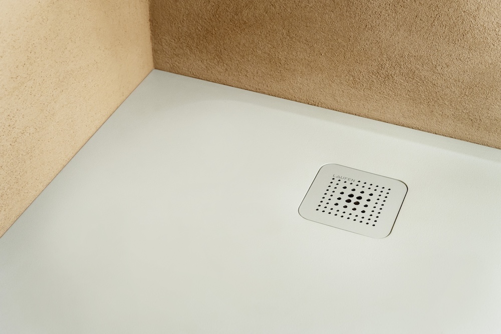 FotoDouchevloeren van LAUFEN: voor elke badkamer een passende oplossing